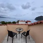 Lazarus Beach Sofitas