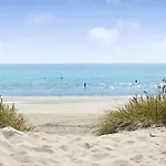 10 Person Holiday Home In Bl Vand