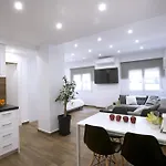 Koukaki, A Modern, Newly Refurbished Studio