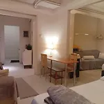 Filopappou Decent Apartment