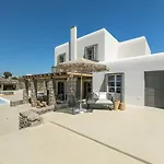 Villa With Resort Style Pool