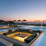 Villa With Resort Style Pool