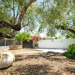Pouletis Family Apartments - Akroyali Seaview Getaways