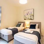 Zografou Bright Getaway - Athens City Escape