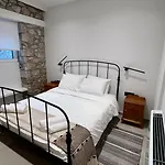 Aeolian One-Bedroom Apartment