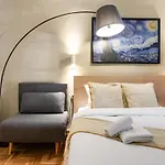 Starry Nights - Elegant Studio In Athens