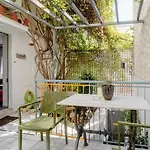 Canto-Home Alongside The Acropolis
