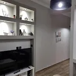 Stylish Fully Renovated Apartment - Koukaki
