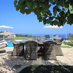 Ferienhaus Mit Pool Fuer 4 Personen Und 2 Kinder