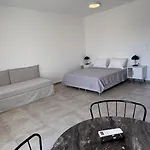Aroniadika Rooms