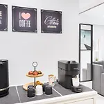 Beautiful Apartment Next To Piraeus Sea
