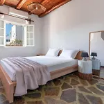 Plane Tree Villa In Parikia