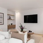 2-Bdr Sv Elegance Luxury Apt With Shared Pool