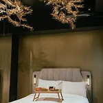 Black & Gold Tsakalof 17 By Zeussuites