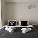Arthome Acropolis Spot