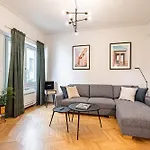 Stellie Elegant Mid-Century Modern 2Bd-2Bath