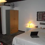 Budget Accommodation At Semi-Basement Studio - Possidonia