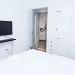 Piraeus 1 Bd Cosy Apt With Balcony
