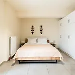 Elysee Apartment 6