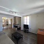 Nisi House