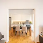Elegant 3-Bedroom Retreat In The Heart Of Kolonaki