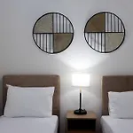 Modern 2-Bedroom Apartment In Downtown Glyfada