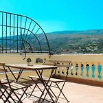 Chic Magnificent Sea View Suite
