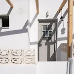 White W2 New Studio In Naousa
