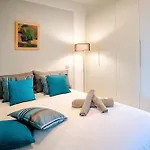 Vouliagmeni Kavouri Beachfront Apartment