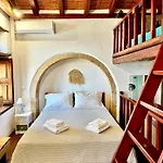 Ypatia Cozy Castle Suite Apartment With Loft