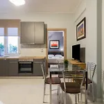 Spacious Central Apartment For 4 Ppl