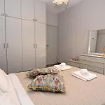 Iron Seaview Apartment