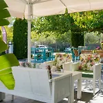Nikolas Studios