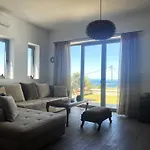 Moeses House