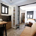 Emily In Athens - Central Design Awarded Flat Syntagma E3
