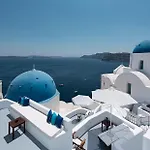 Located In The Very Heart Of Oia !
