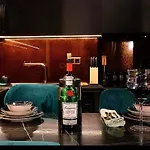 Luxury Designed Suite Penthouse Center Near Metro Jaccuzi Fireplace View Bar Art