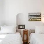 Anchor Yalos - Twin Bed Room 2