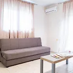 Nikitas Apartment