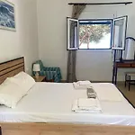 Πέτρινη Αυλή, Αρμενιστης Ικαρια