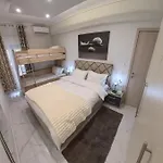 Cozy Sea View Apartment In Paralia