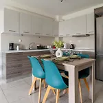 Modern Spacious Apartment Located In Piraeus