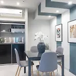 Ultimate 3 Apt Building In The Center For 15 Ppl