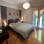 2 Bedrooms Center Apart