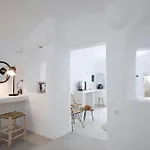 W Deluxe 1 Bedroom Cave Villa Outdoor Hot Tub Santorini