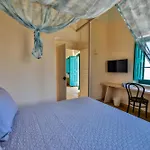 Magnificent Santorini Villa 3 Bedrooms Villa Royal Beautiful Caldera View With 2 Outdoor Hot Tubs Oia