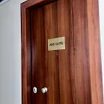 Aris Suite By Zeus Suites