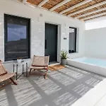 Rockaine Suites