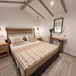 Navis Luxury