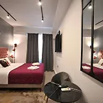 Aphrodite Suite By Zeussuites